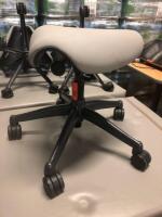 HUMANSCALE SADDLE SEAT