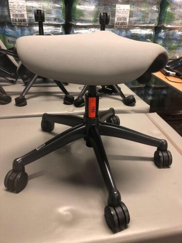 HUMANSCALE SADDLE SEAT