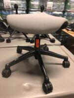 HUMANSCALE SADDLE SEAT