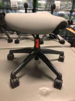 HUMANSCALE SADDLE SEAT