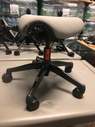 HUMANSCALE SADDLE SEAT