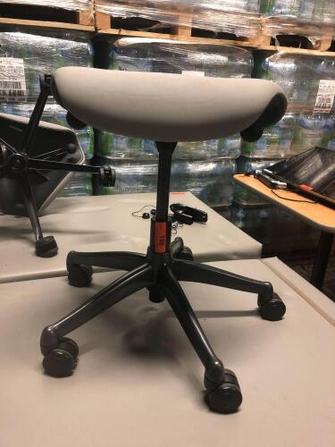 HUMANSCALE SADDLE SEAT