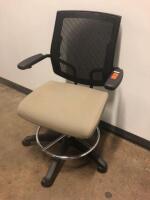 LEATHERETTE ROLLING OFFICE CHAIR