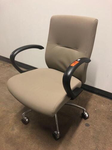 COUSHION OFFICE CHAIR W/ ARMREST