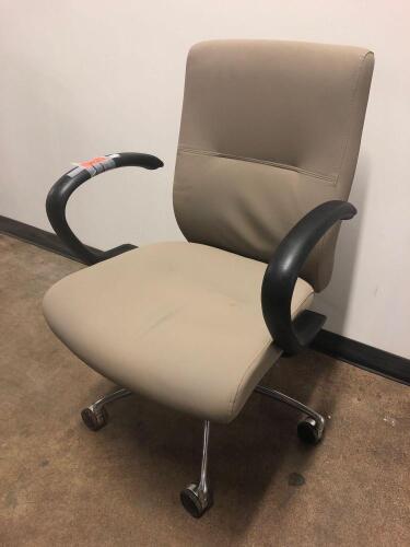 LEATHERETTE ROLLING OFFICE CHAIR