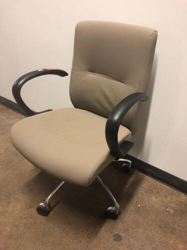 COUSHION OFFICE CHAIR W/ ARMREST