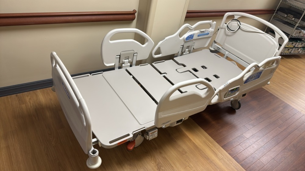 HILL-ROM ADVANTA 2 HOSPITAL BED, PL, NO MATTRESS LOCATED AT: 1 MEDICAL ...