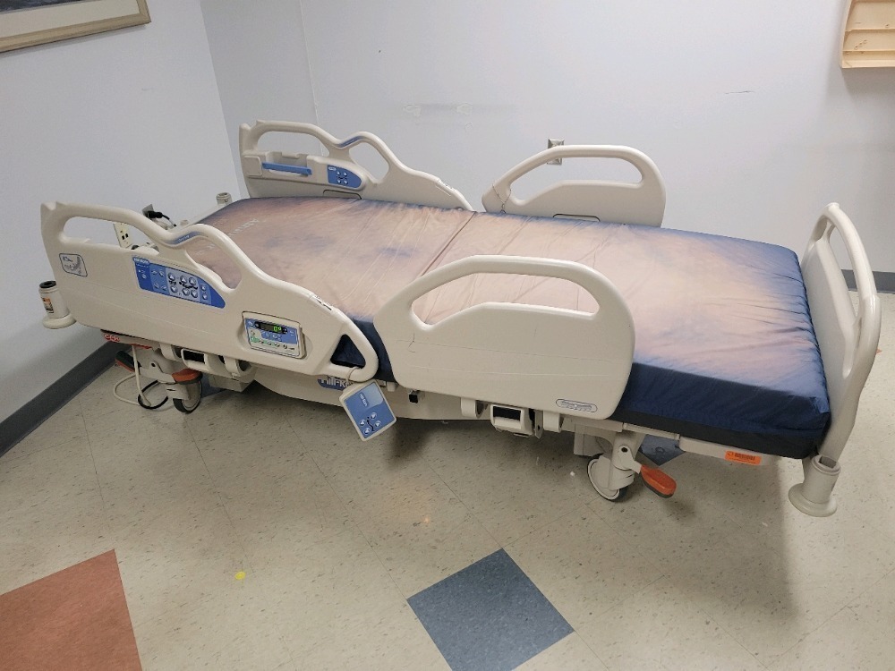HILL-ROM ADVANTA 2 HOSPITAL BED, PL, MISSING HANDLE LOCATED AT: 1 ...