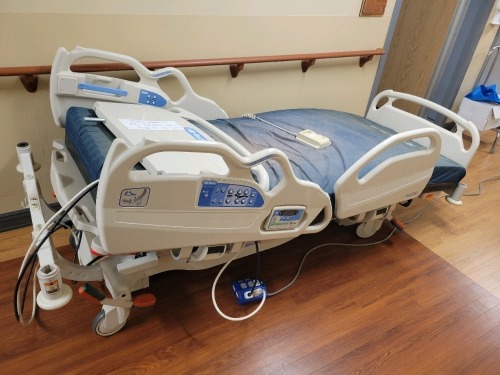 HILL-ROM ADVANTA 2 HOSPITAL BED, PL, NO POWER LOCATED AT: 1 MEDICAL ...