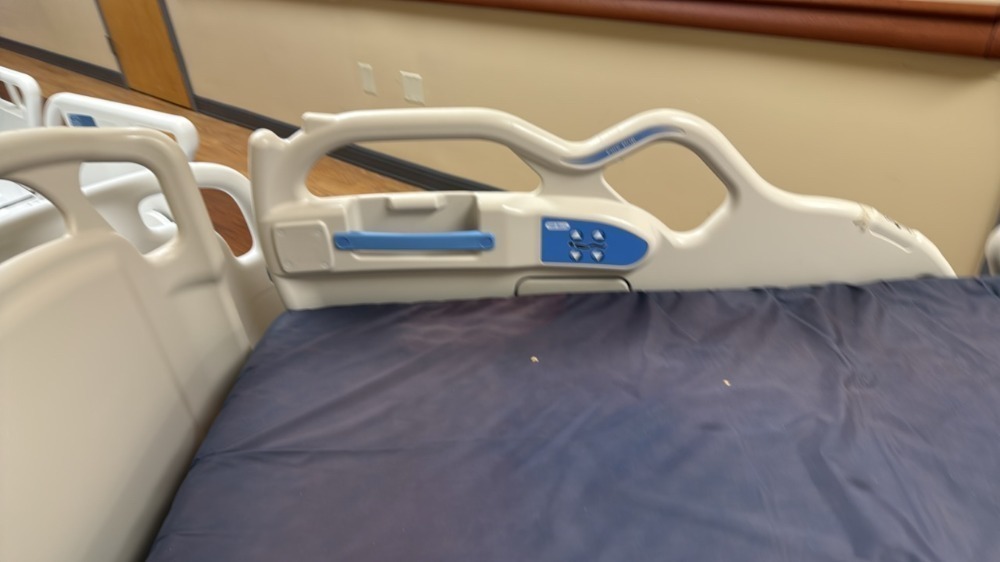 HILL-ROM ADVANTA 2 HOSPITAL BED, PL , NO POWER LOCATED AT: 1 MEDICAL ...