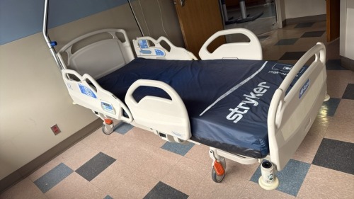 HILL-ROM ADVANTA 2 HOSPITAL BED, PL W/ P1177A PATIENT HELPER POLE ...