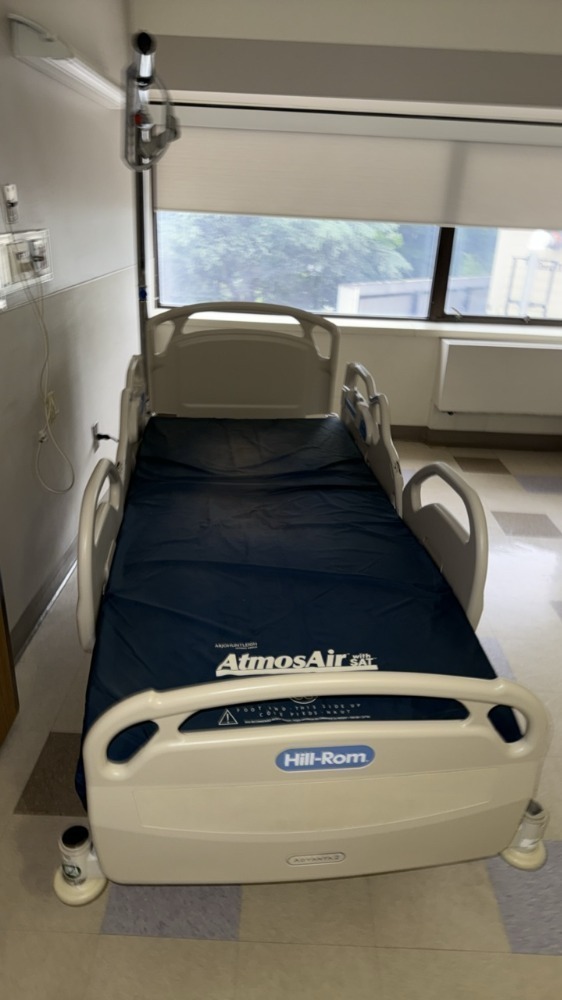 HILL-ROM ADVANTA 2 HOSPITAL BED, PL W/ P1177A PATIENT HELPER POLE ...