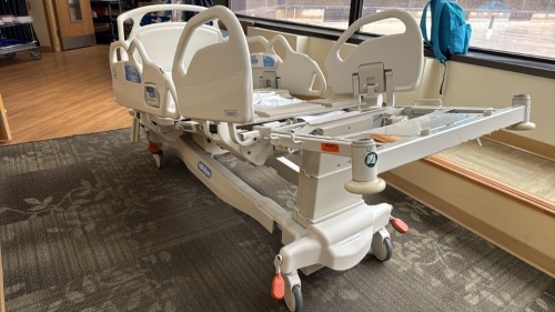 HILL-ROM ADVANTA 2 HOSPITAL BED, MF, MISSING FRAME PANEL LOCATED AT ...