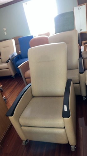 LOT OF RECLINERS X8