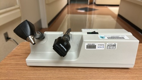 WELCH ALLYN 767 OTOSCOPE W/ HEADS