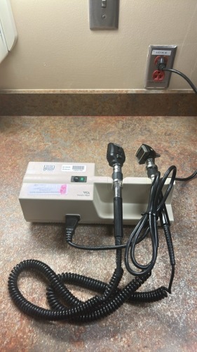 WELCH ALLYN 767 OTO/OPHTHALMOSCOPE WITH HEADS