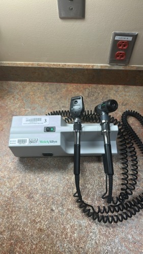 WELCH ALLYN 767 OTO/OPHTHALMOSCOPE WITH HEADS