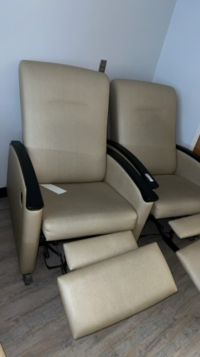 LOT OF RECLINERS X2