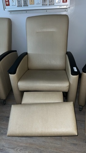 LOT OF RECLINERS X2