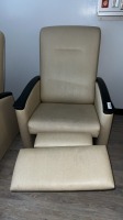 LOT OF RECLINERS X2