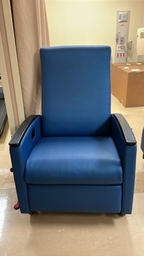 LOT OF RECLINERS X2