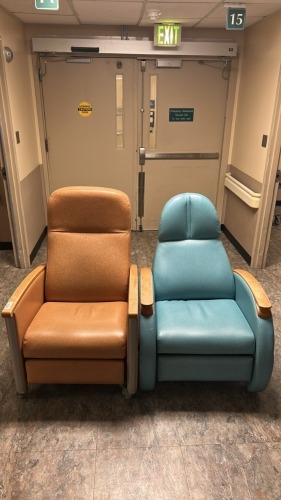 LOT OF RECLINERS X2