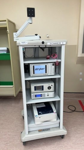 STRYKER 1188 ARTHROCSCOPY TOWER TO INCLUDE: STRYKER L9000 LED LIGHT SOURCE, STRYKER 1188 HD HIGH DEFINTION CAMERA, STRYKER SDP1000 DIGITAL COLOR PRINTER ON CART