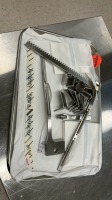 ANKENEY STERNAL RETRACTOR SET