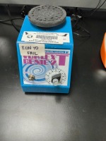 SCIENTIFIC INDUSTRIES VORTEX GENIE 2 VORTEXER (THIS LOT IS FROM THE CLOSURE OF 9TH MILE LAB)