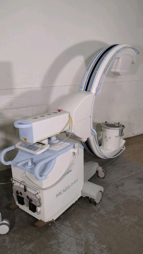 SIEMENS ARCADIS ORBIC 3D C-ARM X-RAY WITH 9 INCH II, FOOTSWITCH, HAND CONTROL, DUAL MONITOR WORKSTATION (SN 25008)(DOM 2014) (Apart of the Astria Regional Medical Center Yakima, WA / Located at Phoenix Warehouse)