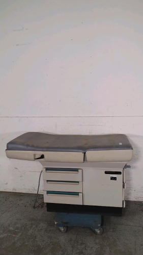 MIDMARK 404 EXAM TABLE