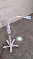 WELCH ALLYN GS 300 EXAM LIGHT ON ROLLING STAND