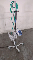 FISHER & PAYKEL AIRVO 2 HUMIDIFIER ON ROLLING STAND