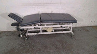 CHATTANOOGA TRE-DH5 TREATMENT TABLE WITH HAND CONTROL