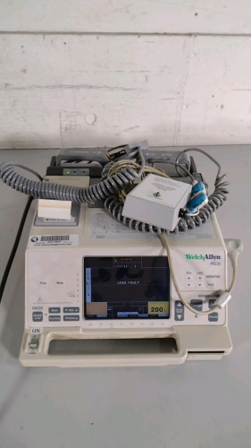 WELCH ALLYN PIC30 DEFIB WITH PADDLES