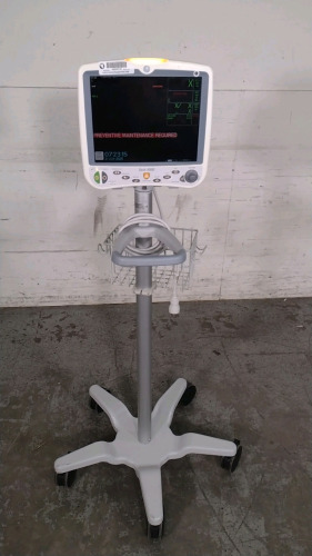 GE DASH 5000 PATIENT MONITOR ON ROLLING STAND
