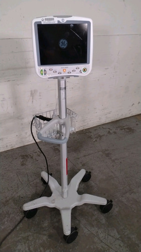GE DASH 5000 PATIENT MONITOR ON ROLLING STAND