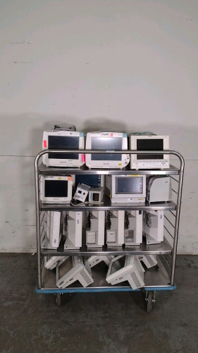 LOT OF PATIENT MONITORS (MOSTLY PHLIPS)(NO CART)