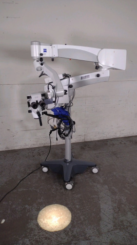 ZEISS OPMI MOVENA SURGICAL MICROSCOPE WITH SINGLE BINOCULAR (10X/21 B, F 170 T*, BOTTOM LENS, SONY MCC-500MD HD CAMERA CONTROL UNIT, S7 ROLLING STAND