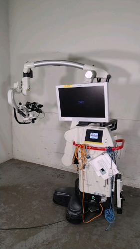 LEICA M525 SURGICAL MICROSCOPE WITH TRIPLE BINOCULARS ON ULT 500 ((3) 10X/21 GLASSES), FOOTSWITCH, ON OH4 ROLLING STAND
