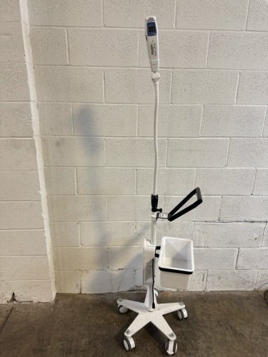 ACCUVEIN AV400 VEINVIEWER ON ROLLONG STAND