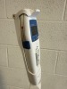 ACCUVEIN AV400 VEINVIEWER ON ROLLONG STAND - 2