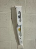 ACCUVEIN AV400 VEINVIEWER ON ROLLONG STAND - 3