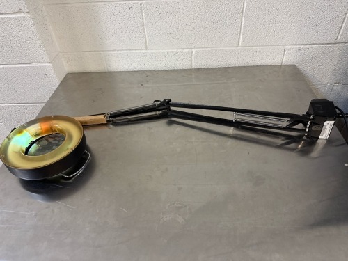 MAGNIFYING LAMP