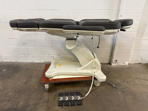 MEDILUXE GIFTED TOUCH ELECTRIC EXAM CHAIR
