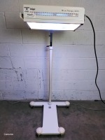 DRAGER PHOTO-THERAPY 4000 PHOTOTHERAPY SYSTEM ON ROLLING STAND