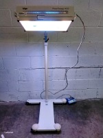 DRAGER PHOTO-THERAPY 4000 PHOTOTHERAPY SYSTEM ON ROLLING STAND