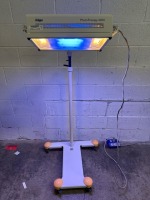 DRAGER PHOTO-THERAPY 4000 PHOTOTHERAPY SYSTEM ON ROLLING STAND