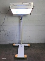 DRAGER PHOTO-THERAPY 4000 PHOTOTHERAPY SYSTEM ON ROLLING STAND