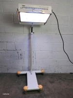 DRAGER PHOTO-THERAPY 4000 PHOTOTHERAPY SYSTEM ON ROLLING STAND